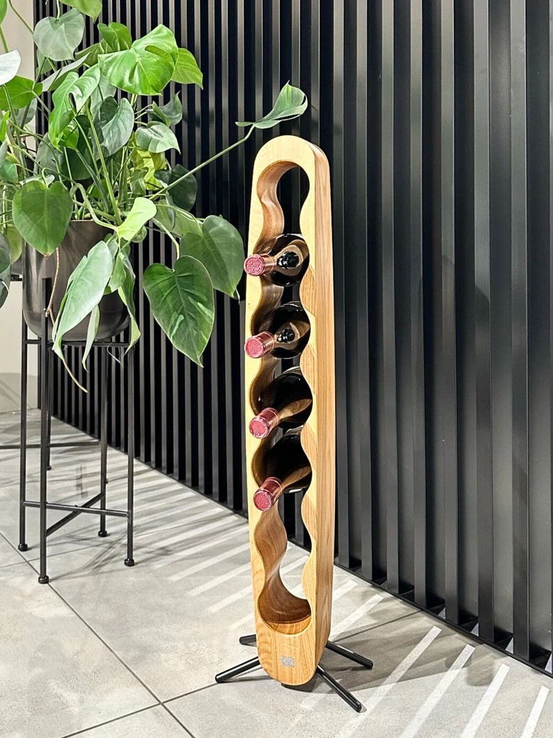 Egg: Skulpturales Ei-Weinregal aus schichtverleimtem Massivholz cellaring in a private custom wine cellar